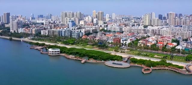 湛江金沙湾：碧海映金沙 湾美醉游人