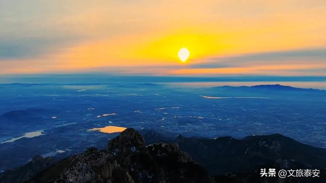 登高望远!让我们开启2026“泰山第一爬” ,与暖阳正面相拥!