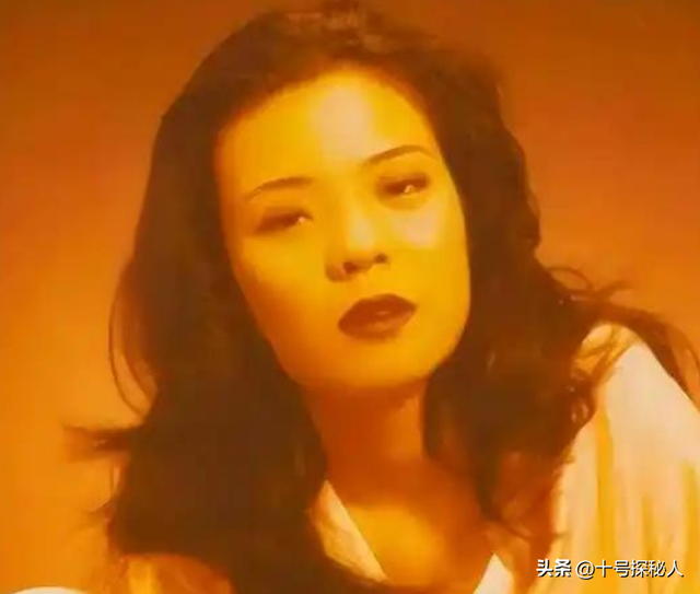 春晚爆红后，她洗完澡从23楼一跃而下，临终时最后喊了声“妈妈”