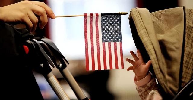 没钱的西方人才在网上骂，有钱的西方人，都计划好来中国生孩子了