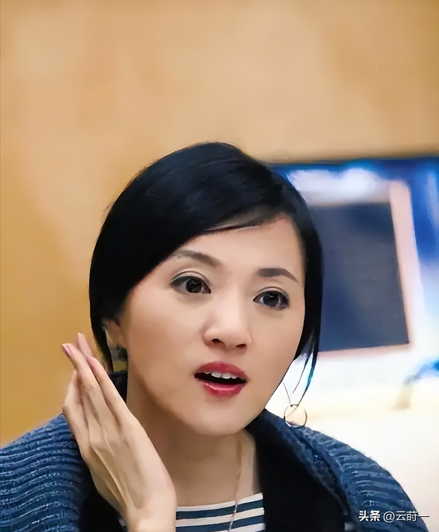 她是冯巩御用老婆，连登五年春晚后精神失常，如今50岁的她怎样了