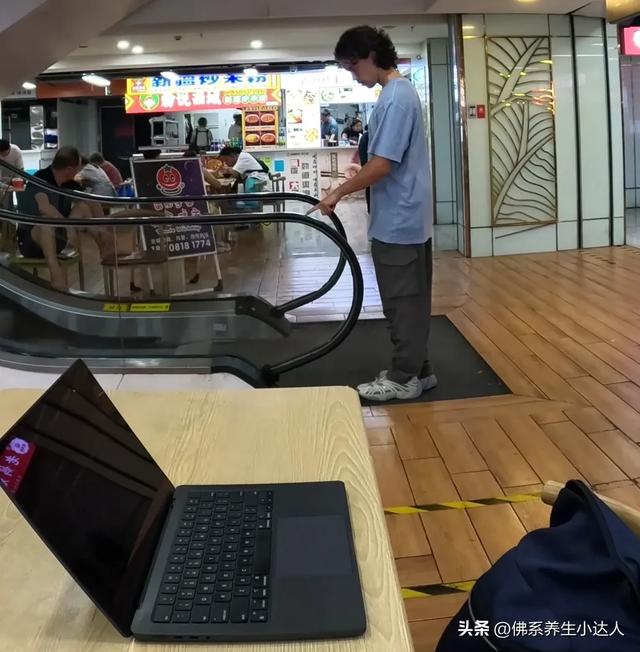 笑晕！法国网红测试中国安全感，网友趣评：我们管这叫“占座”！