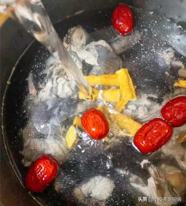 黄芪花胶乌鸡汤 2026年花胶黄芪乌鸡汤的做法