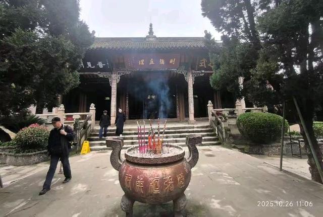 阆中古城里的张飞庙