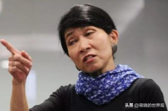 苍天饶过谁！拒唱国歌否认中国籍，俩儿子送美国的她，下场如何？