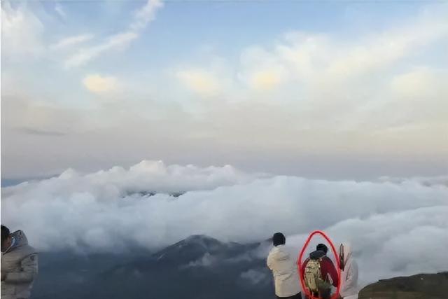 男子徒步齐云山失联第14日，被当地猎户在悬崖处发现，家属：没有生命体征	，正送医