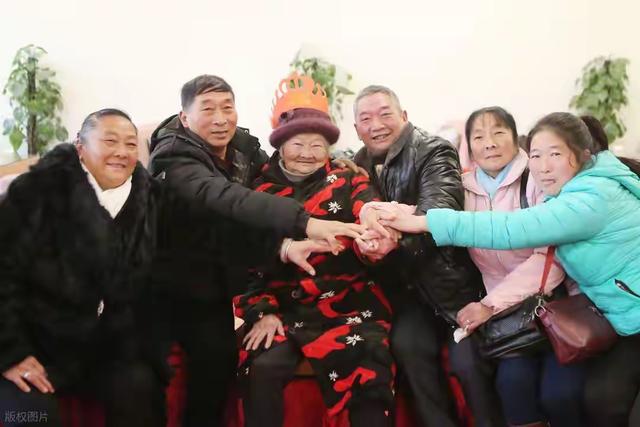 老了才明白，和兄弟姐妹“断绝往来”，是人生最不理智的选择