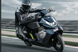 2万多高档电摩，春风极核AE8S+与九号E300P谁更强？怎么选看分析图片