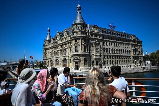 伊斯坦布尔的挚爱渡轮:连接两大洲的标志性航船