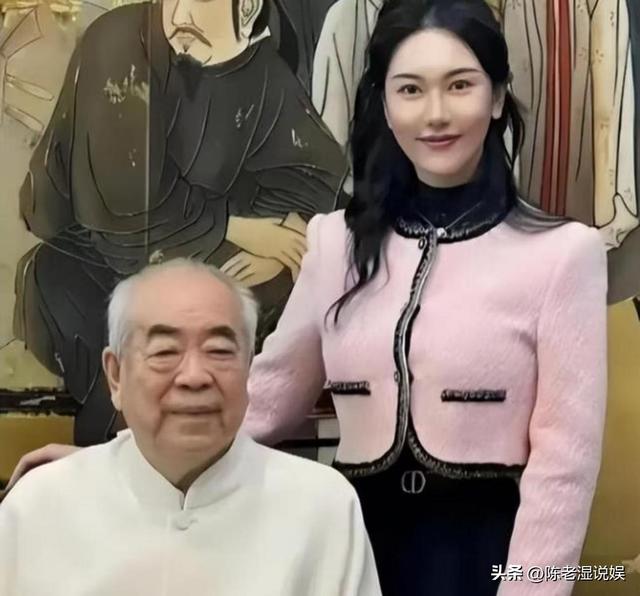 与女儿断绝关系不到3天，范曾担心的事发生了，小50岁娇妻受牵连