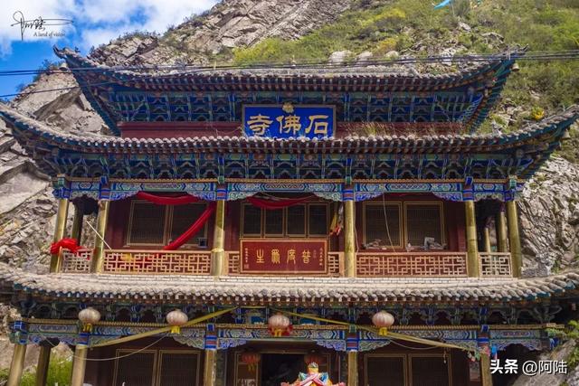 祁连山峡谷深处藏着一座石佛寺，内无金身佛像却嵌于岩壁之上千年