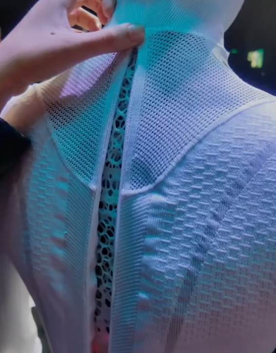 小鹏的首款女机器人，在全网火了，雷军说过的话，终于有人信了