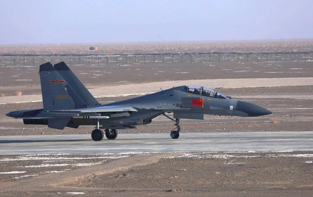 攻不了也守不住！中国空军在西藏上空，足足被印度空军欺负了40年