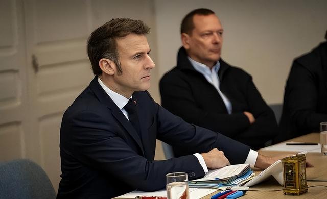 特朗普通告全球	，将对法国加税200%，不到24小时，马克龙喊话中国