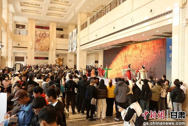 “跟着艺术游甘肃” 敦煌主题演出点燃南昌市民冬春游热情
