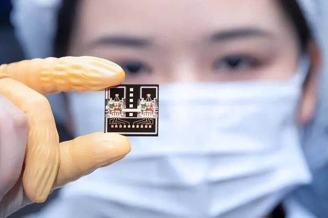 让中国光刻机“变成废铁”，日本对华下狠手，外媒：比美国还绝