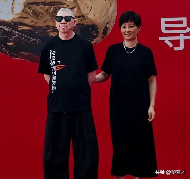 徐帆回应离婚5个月，冯小刚近况曝光，他的“小心思”再藏不住了