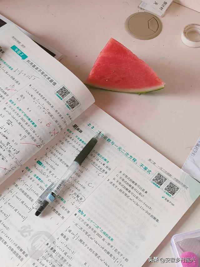 8月，「渴望自由，像治不好的病」