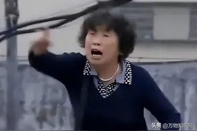 04年儿子新婚夜，二婚母亲想睡婚房被拒，亲家扬言要把她扔下楼图片