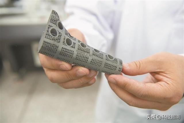 AI在10秒40次算出超强度合金，3D打印超轻，飞机汽车更安全又节能
