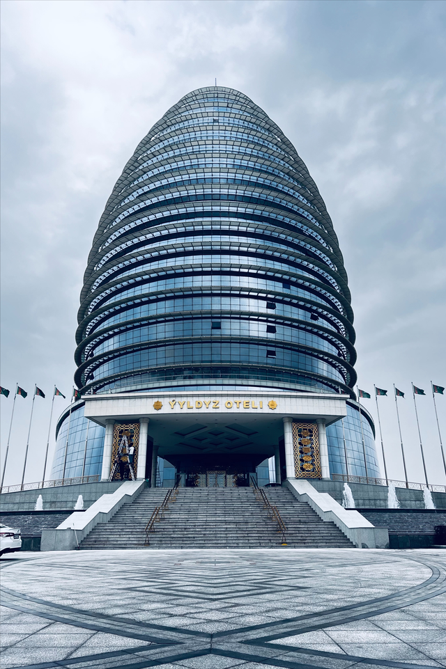 全球最难进土豪国，比朝鲜还封闭，入境要核酸，7毛一升汽油！