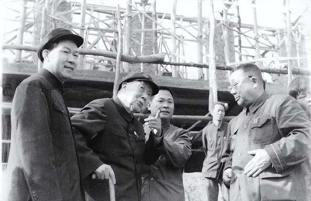 50年山东监狱接到中央急电：有一犯人是开国元勋的救命恩人！