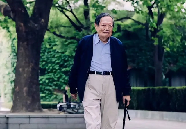 翁帆也没想到，丈夫杨振宁去世后，竟因生前一个举动再次口碑升华