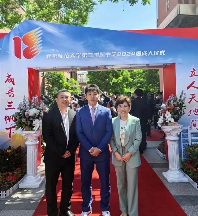 败光20亿、向洋人下跪、国籍问题，邓亚萍身上的标签到底是真是假