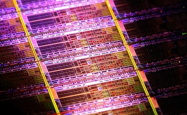 比原子弹还稀有，全世界仅有三个国家掌握，光刻机为什么这么难？