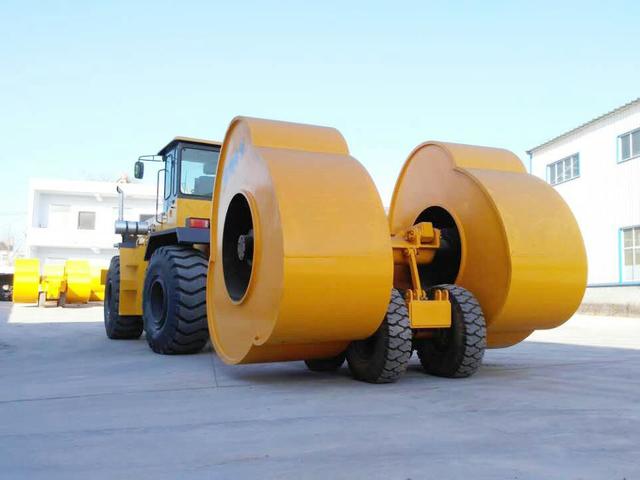 铲车带的冲击压路机破解水泥路面破碎难题施工指南
