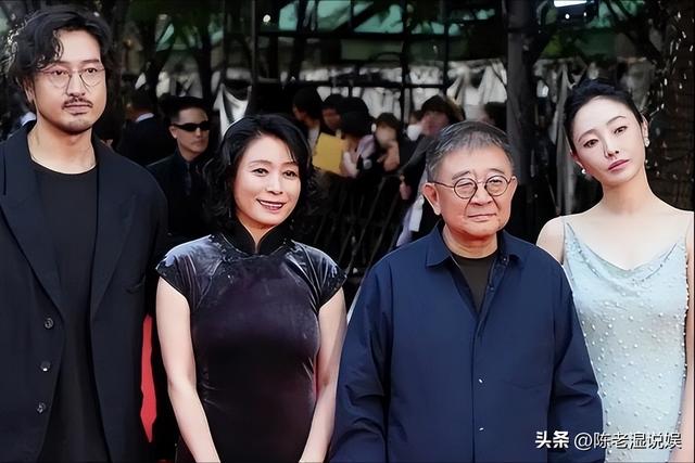 陪玩陪睡仅冰山一角！集体开嫖、舔手指、互撕，"圈中内幕"太荒唐