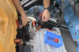 丰田 2.5 L 混动和本田 2.0 L 混动，谁的电池更抗打？图片