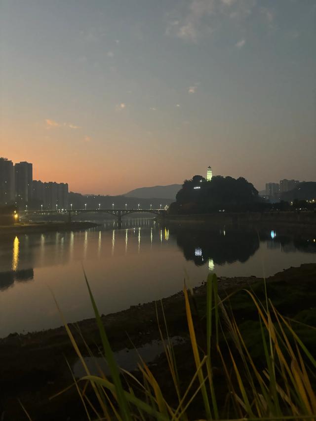 七律·游塔坨湿地公园