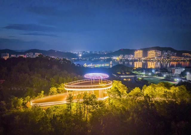 发光“飞碟”落地黄石！武汉城建集团打造夜游新地标，科幻感拉满