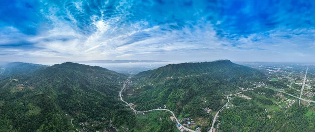 小布丁·早安丨地名里的重庆：山水蕴玉龙，湖韵醉人间