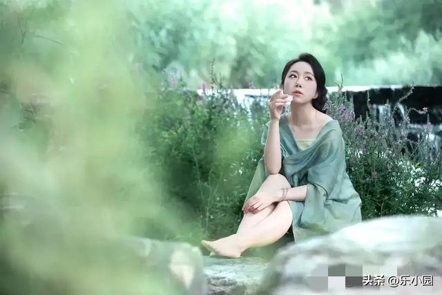 安徽蚌埠一校花太漂亮了，五官精致	，身高165，美得让人移不开眼