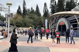 突发！香港迪士尼过山车发生故障，12人被困图片