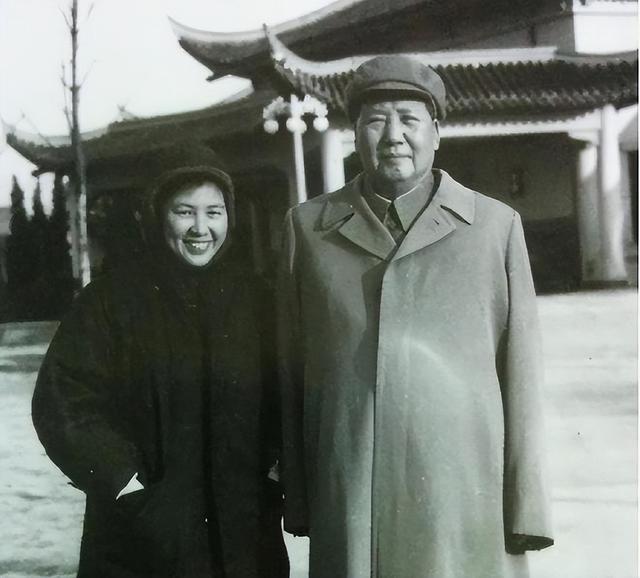 毛主席逝世后谢静宜被开除党籍，直言：我永远是党的女儿！