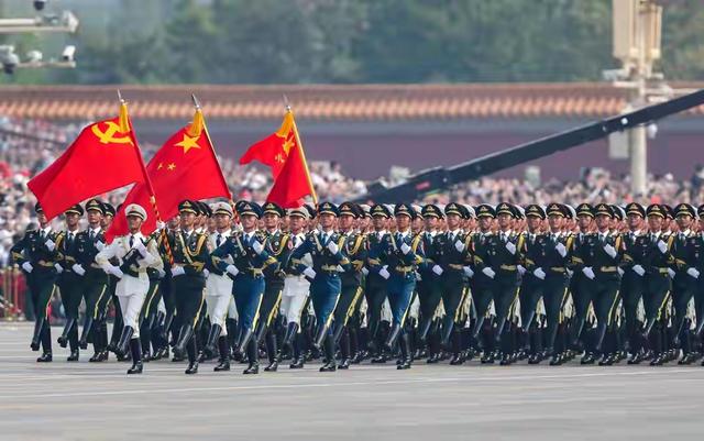 重温朱日和沙场阅兵高燃画面
