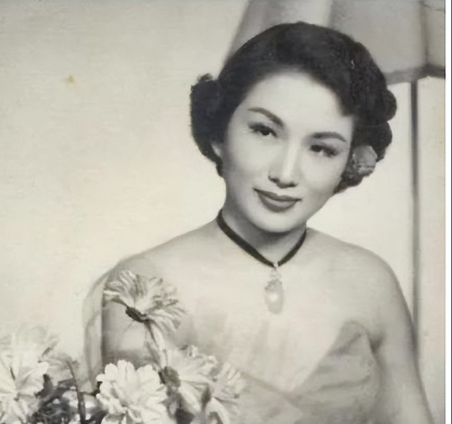 她是中国第一美人！五位总统追她却隐居农村守寡！死后葬八宝山