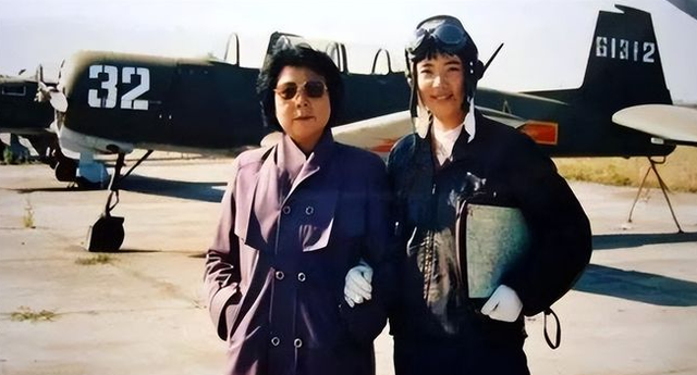 王牌女飞行员刘宇环：退役后被航空公司疯抢，成最贵民航女机长