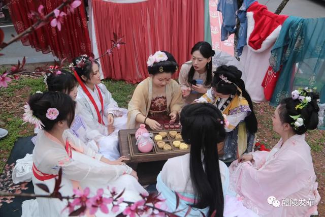 春有约，花不误，这里邀你人面桃花相映红啦~