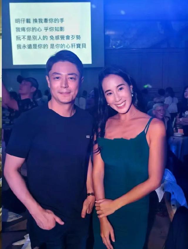 林心如爸妈庆结婚 50 周年！霍建华受宾客欢迎，林爸和女儿像同龄人