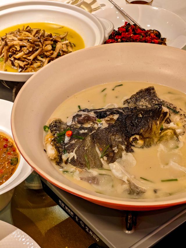 喜座美食村落