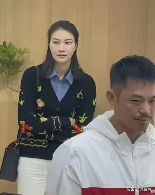 谢杏芳没想到，费心培养9年的儿子，开始帮她保全婚姻的“体面”