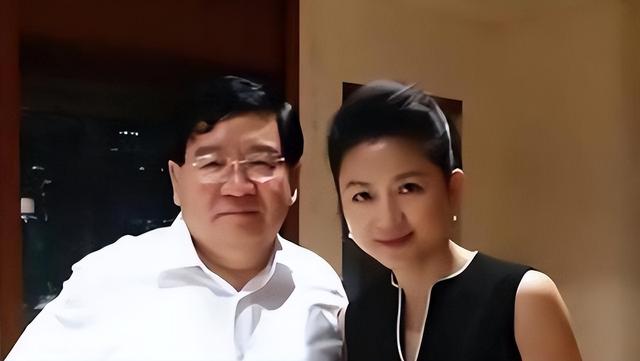 55岁王小丫：一婚嫁富豪，二婚嫁高官，两婚未孕，如今普通成大妈