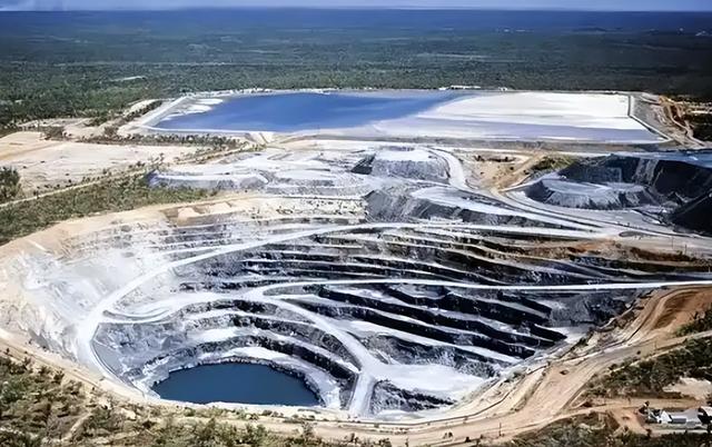 烧“土”发电？美国50年都搞不定的硬骨头，中国在戈壁滩完成了