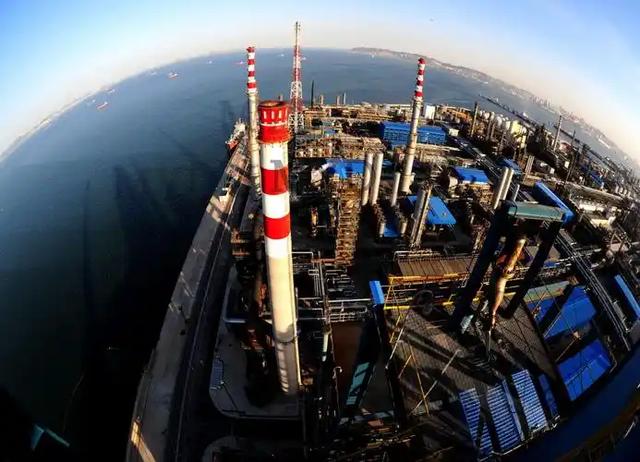 制裁引发能源地震：石油突破65美元，中印买家为何临阵退缩？