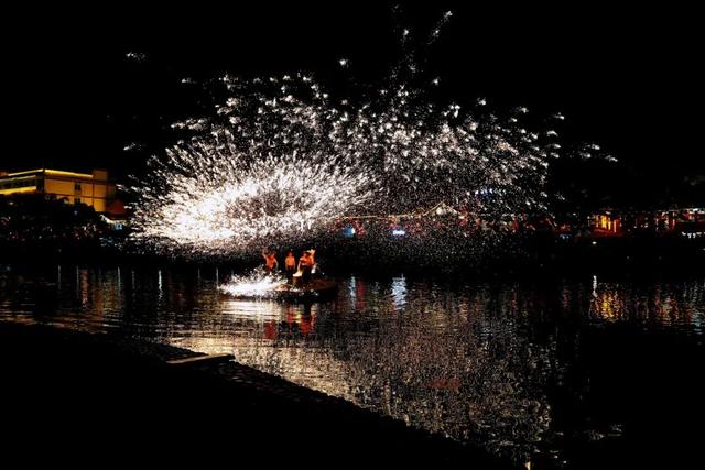 央视关注乐山大佛景区、夜游苏稽、乐山大庙会