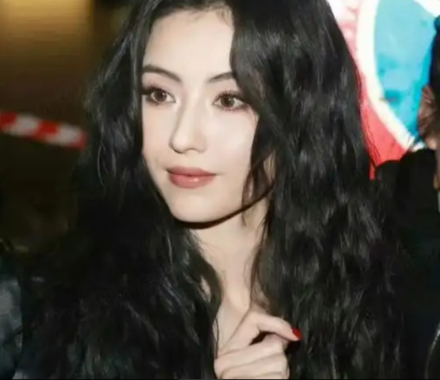 谢霆锋没想到，已备好寿衣和遗照的张柏芝，揭开了王菲仅剩的体面